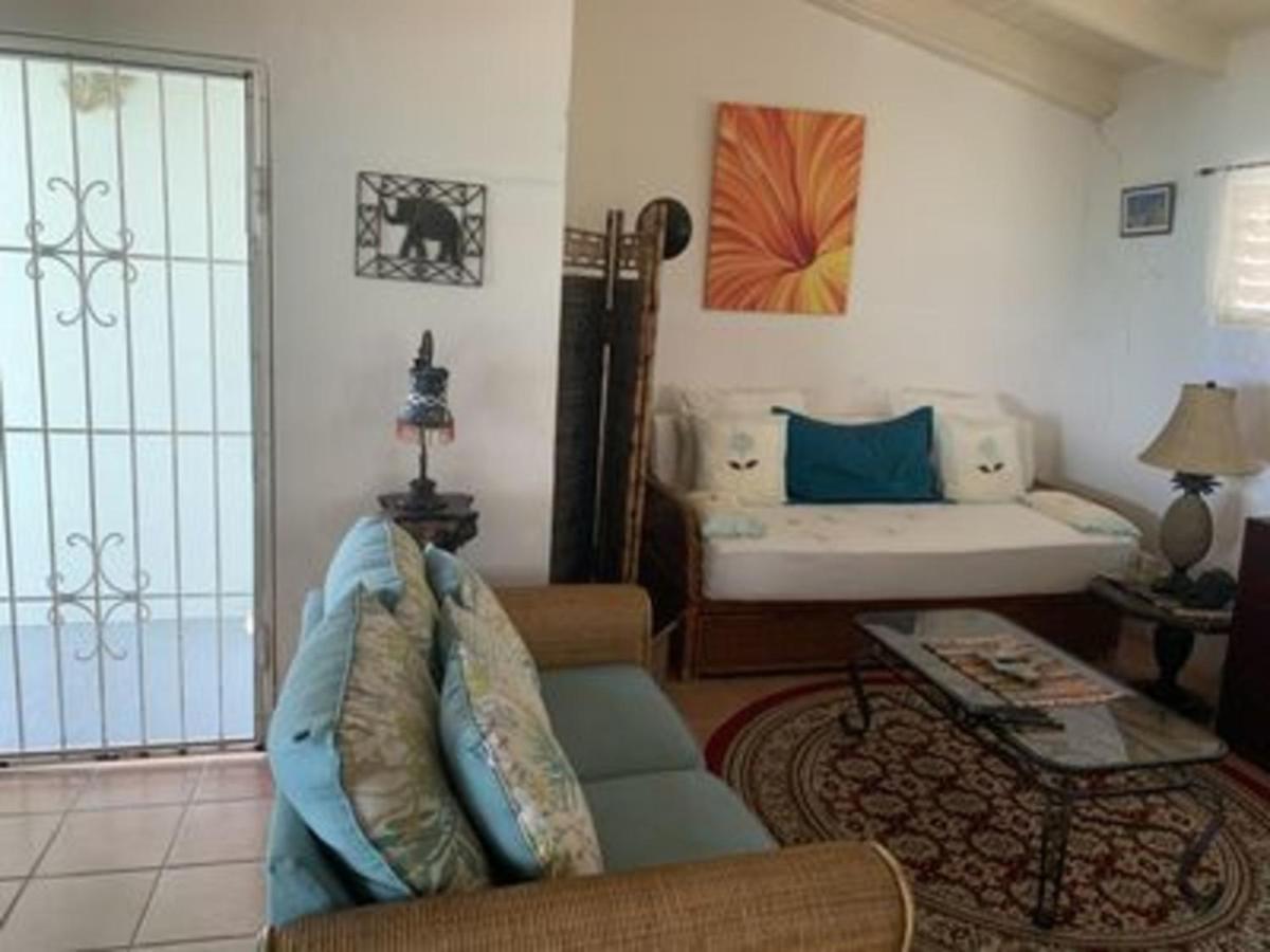 Attractive 2-Bed Apartment Stunning Sea View Dickenson Bay Exterior photo