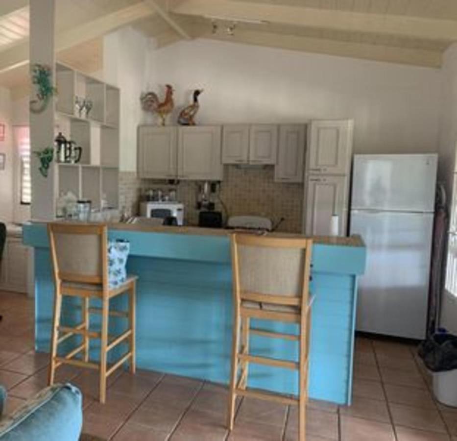 Attractive 2-Bed Apartment Stunning Sea View Dickenson Bay Exterior photo