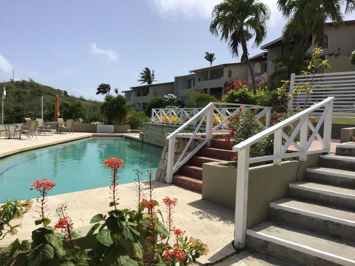 Attractive 2-Bed Apartment Stunning Sea View Dickenson Bay Exterior photo