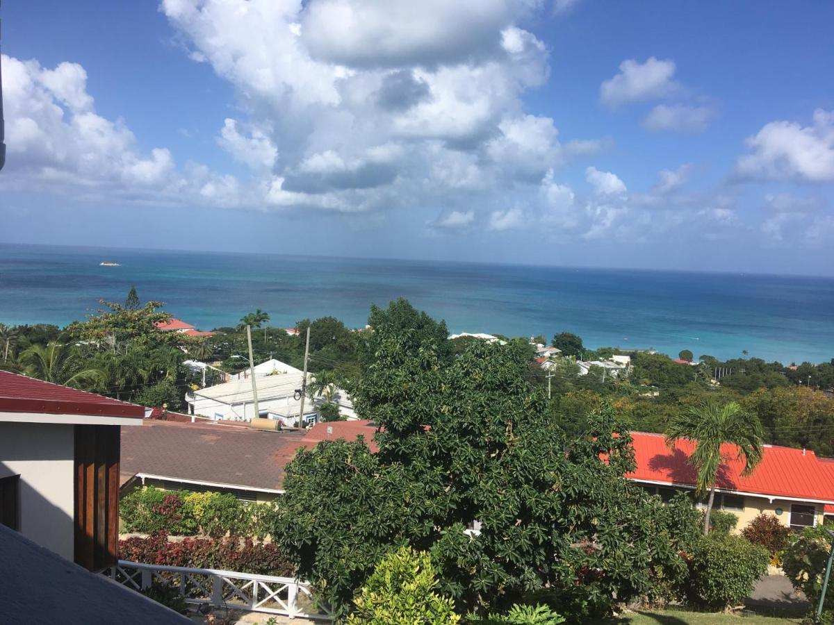 Attractive 2-Bed Apartment Stunning Sea View Dickenson Bay Exterior photo