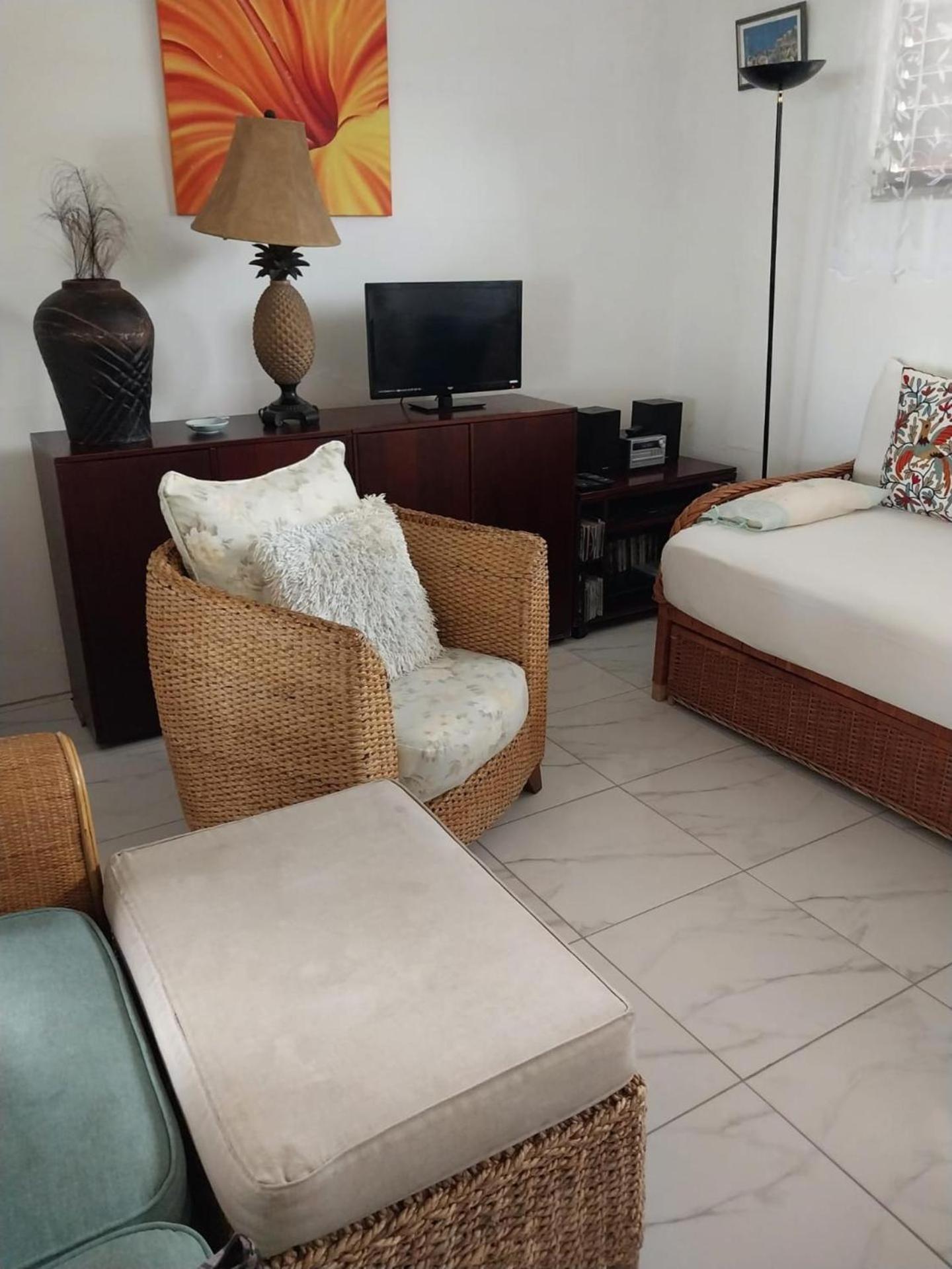 Attractive 2-Bed Apartment Stunning Sea View Dickenson Bay Exterior photo