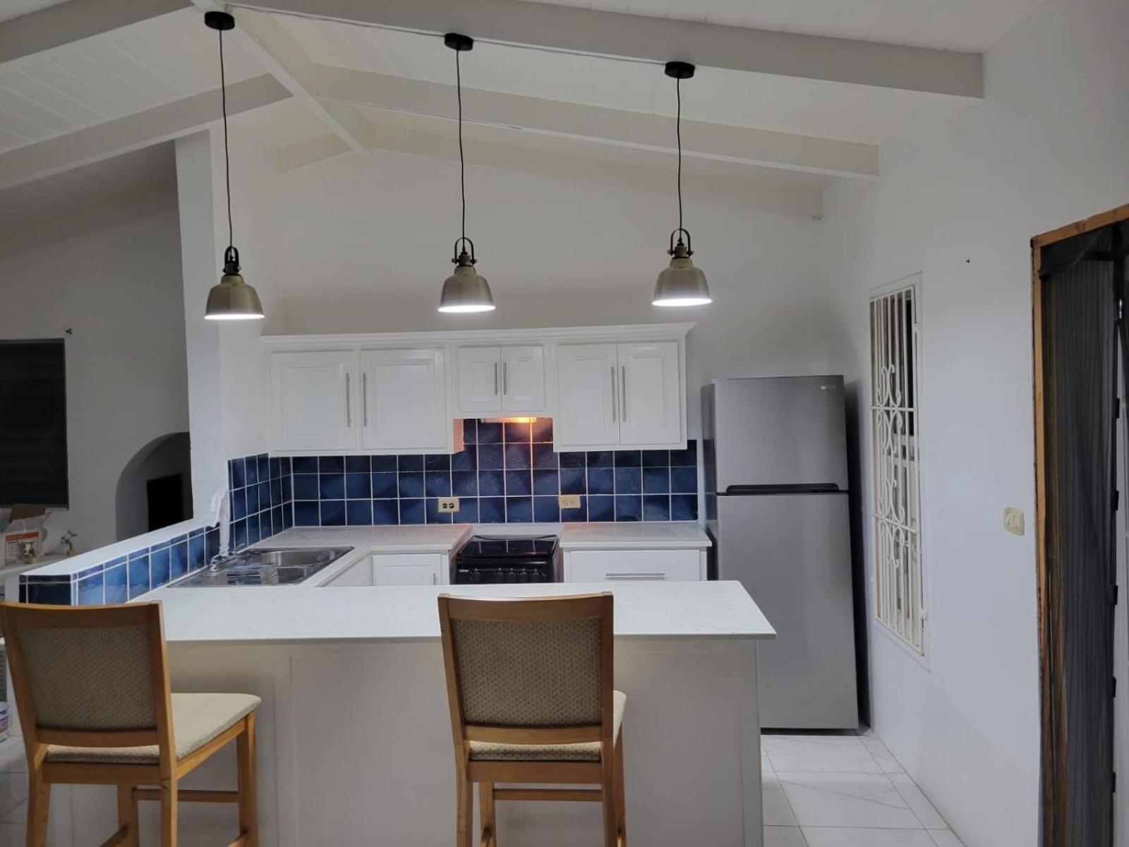 Attractive 2-Bed Apartment Stunning Sea View Dickenson Bay Exterior photo