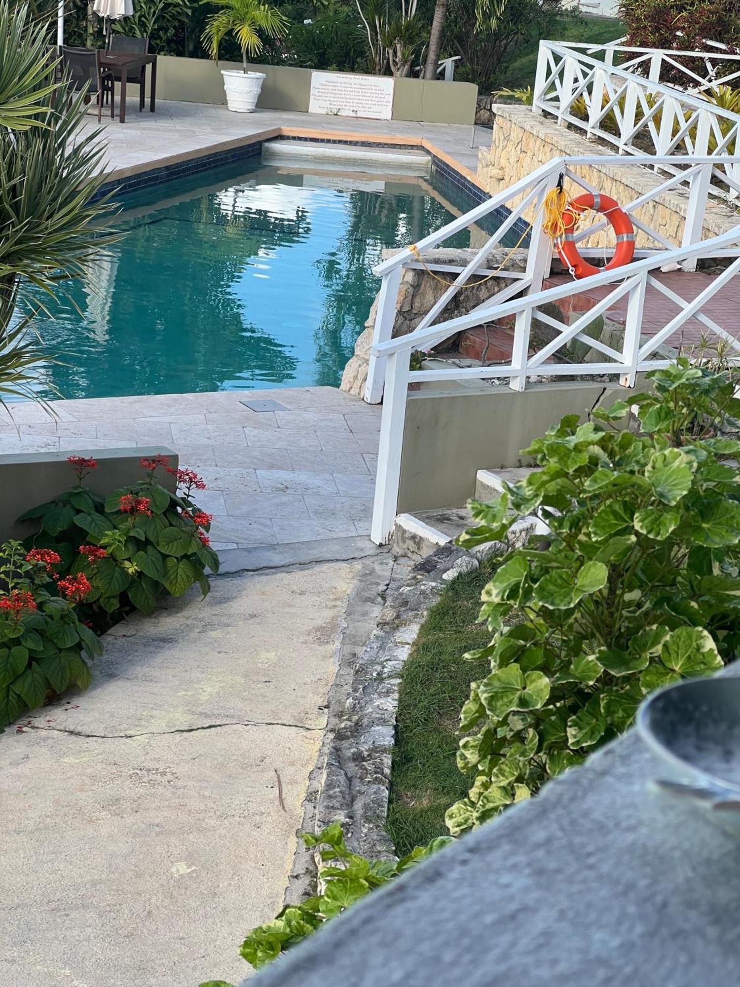 Attractive 2-Bed Apartment Stunning Sea View Dickenson Bay Exterior photo